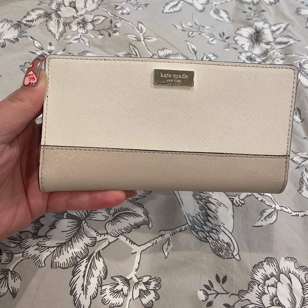 - Kate spade wallet